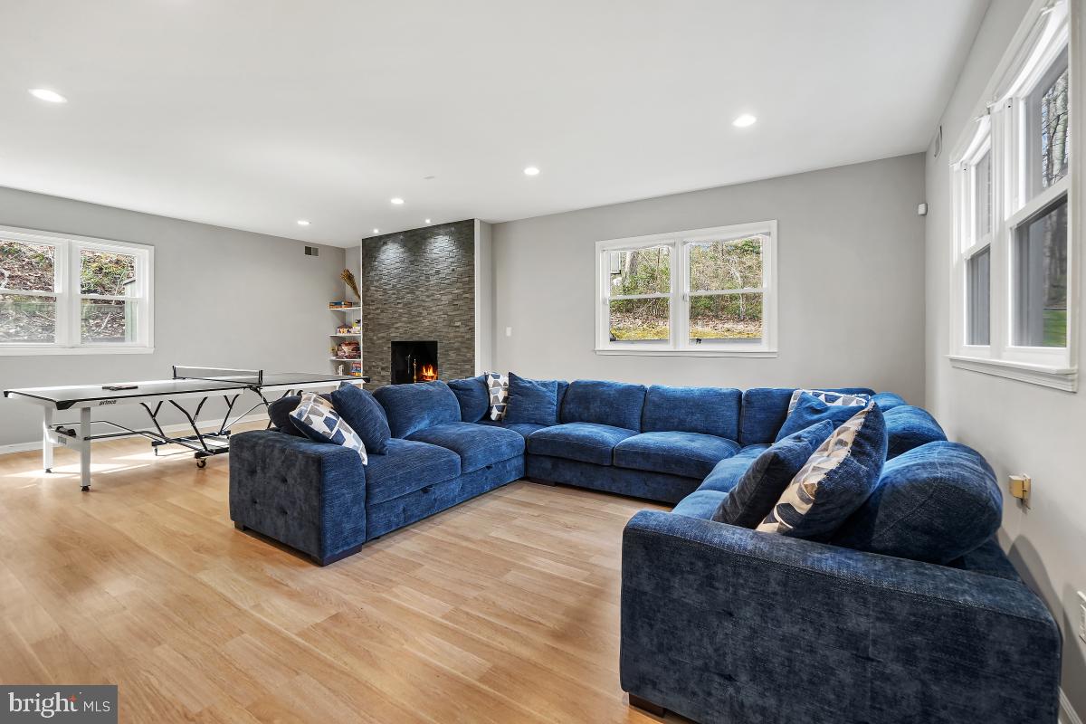 12211 Remington Dr