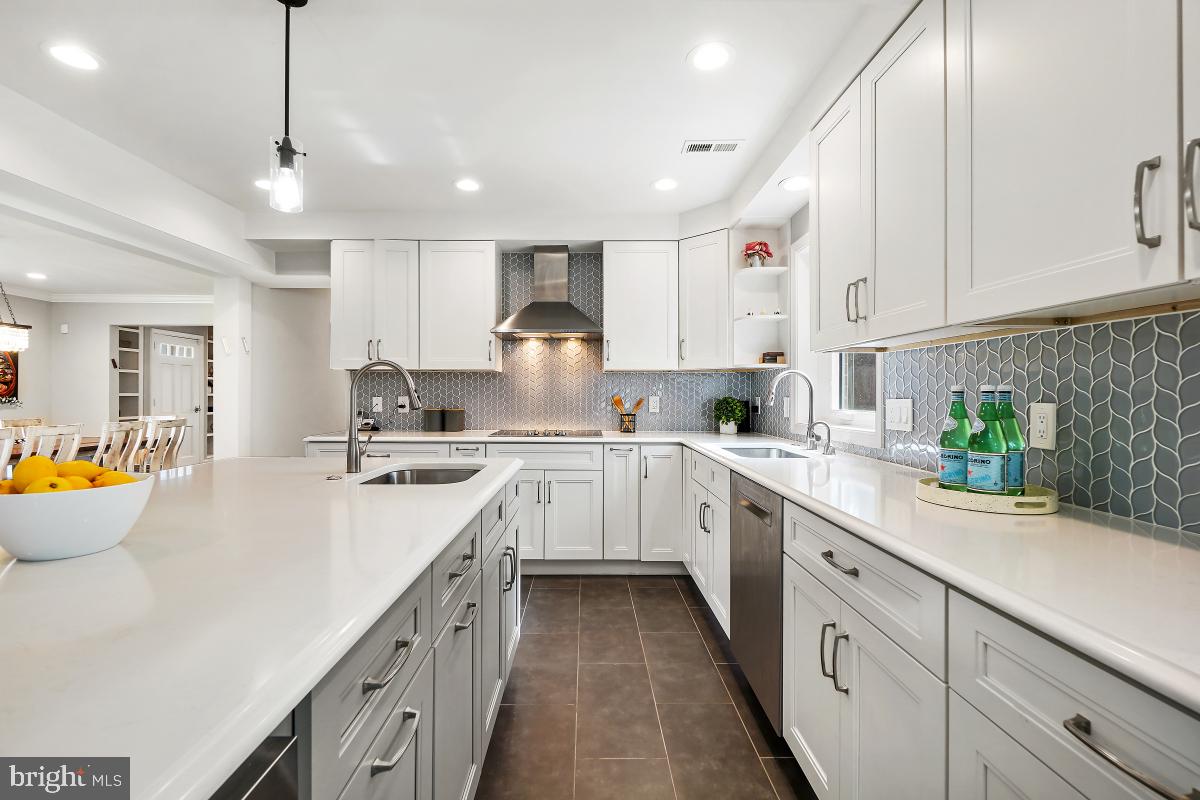 12211 Remington Dr