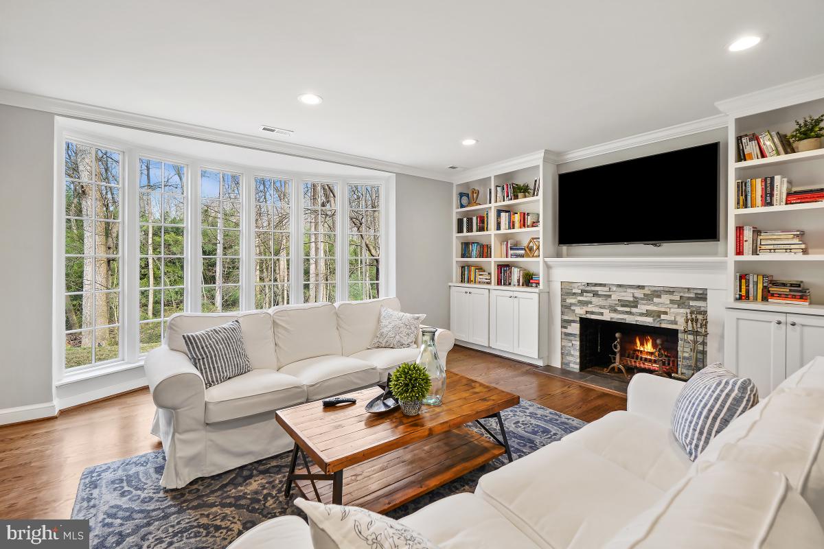 12211 Remington Dr