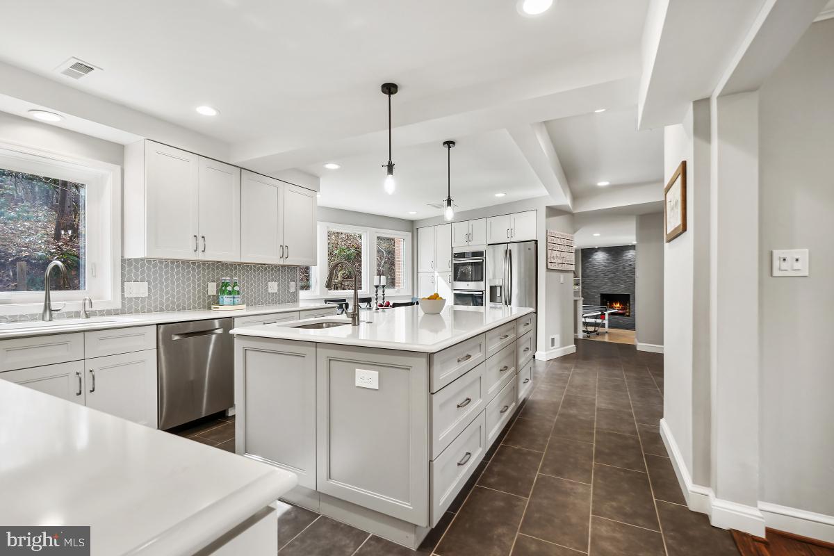 12211 Remington Dr