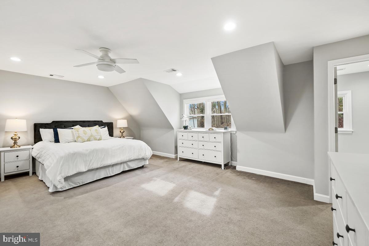 12211 Remington Dr