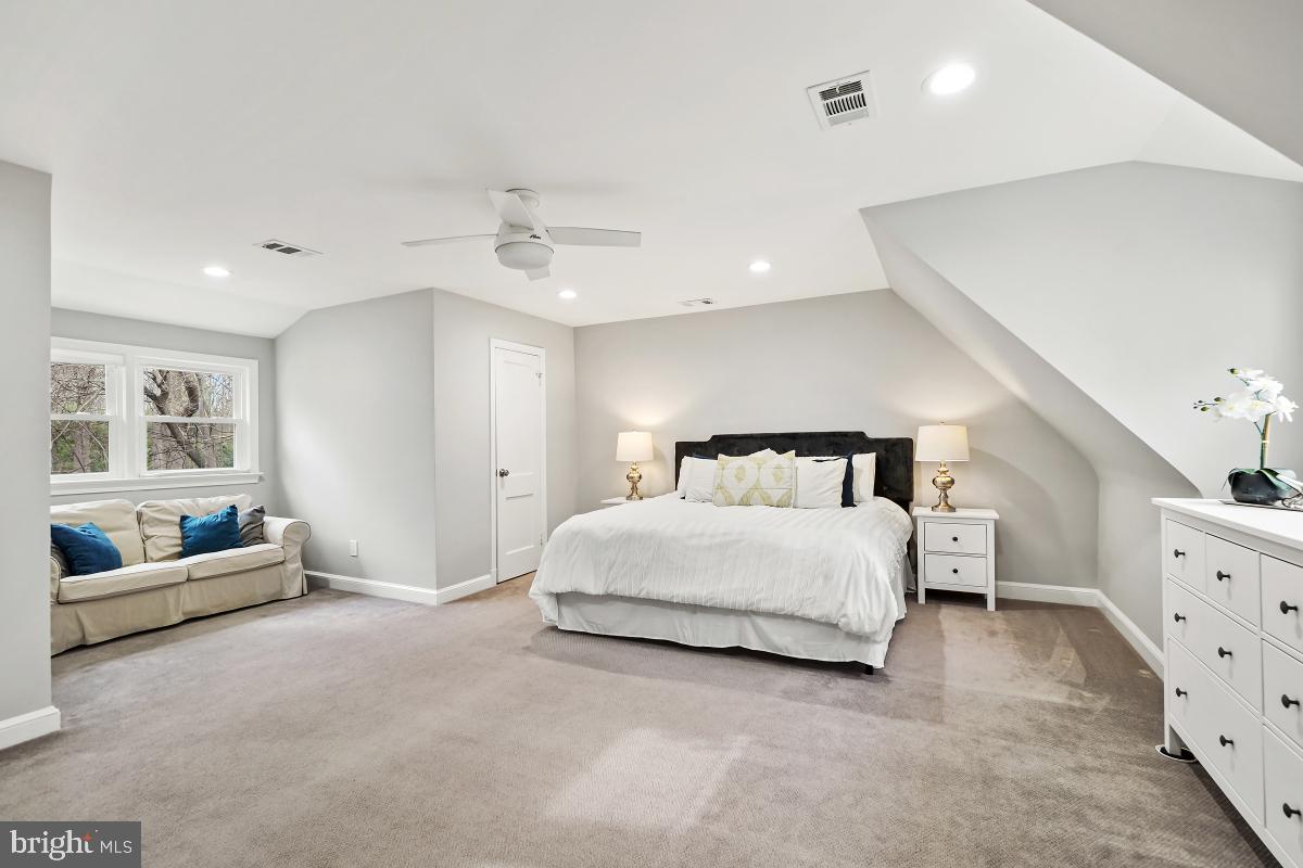 12211 Remington Dr