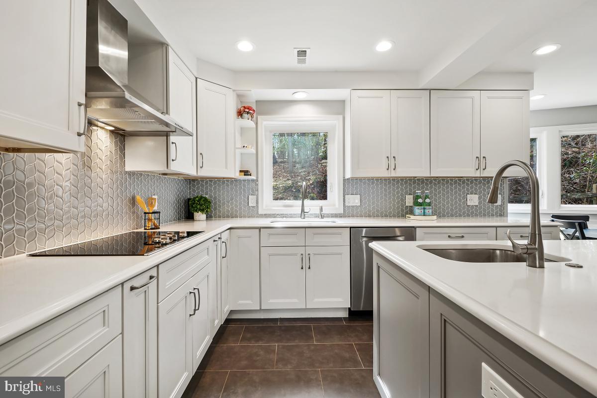 12211 Remington Dr