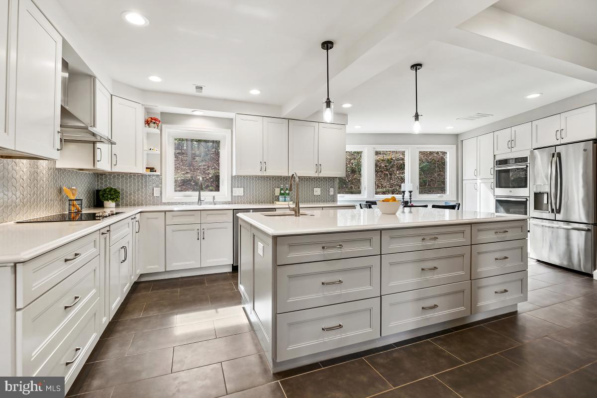 12211 Remington Dr