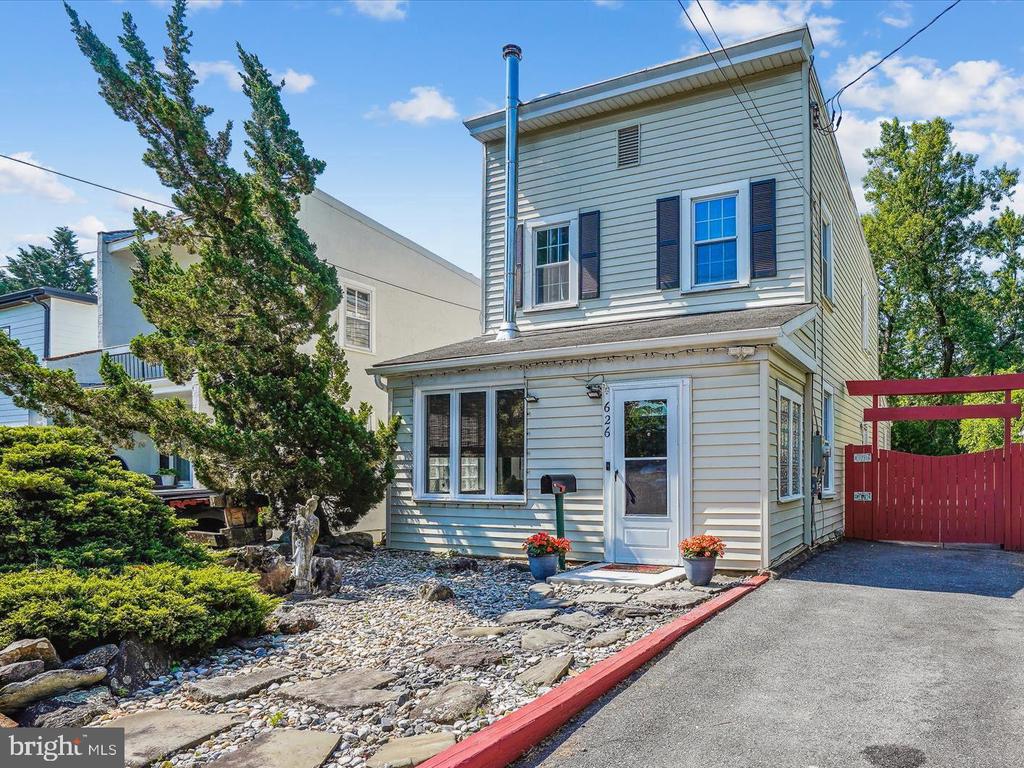 626 Ritchie Ave