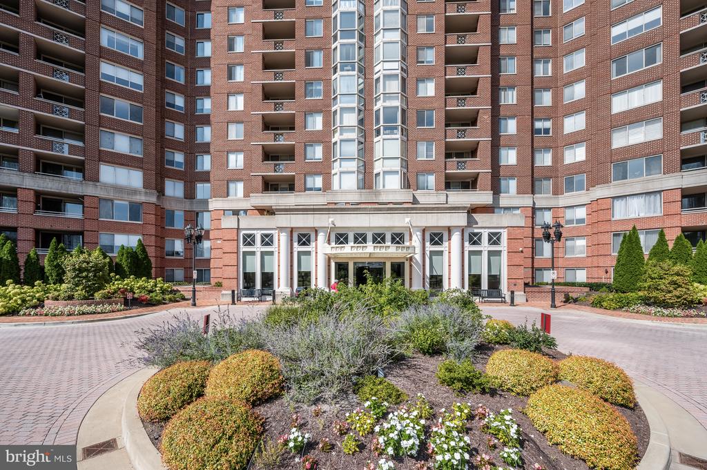 5809 Nicholson Ln #416