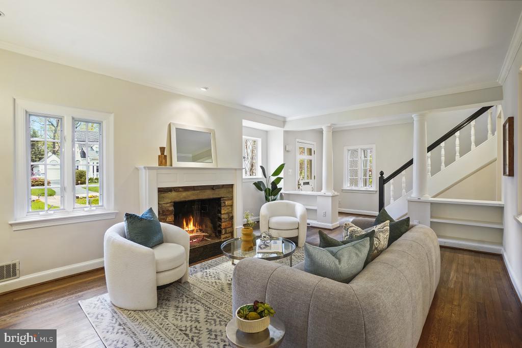 8012 HAMPDEN LANE