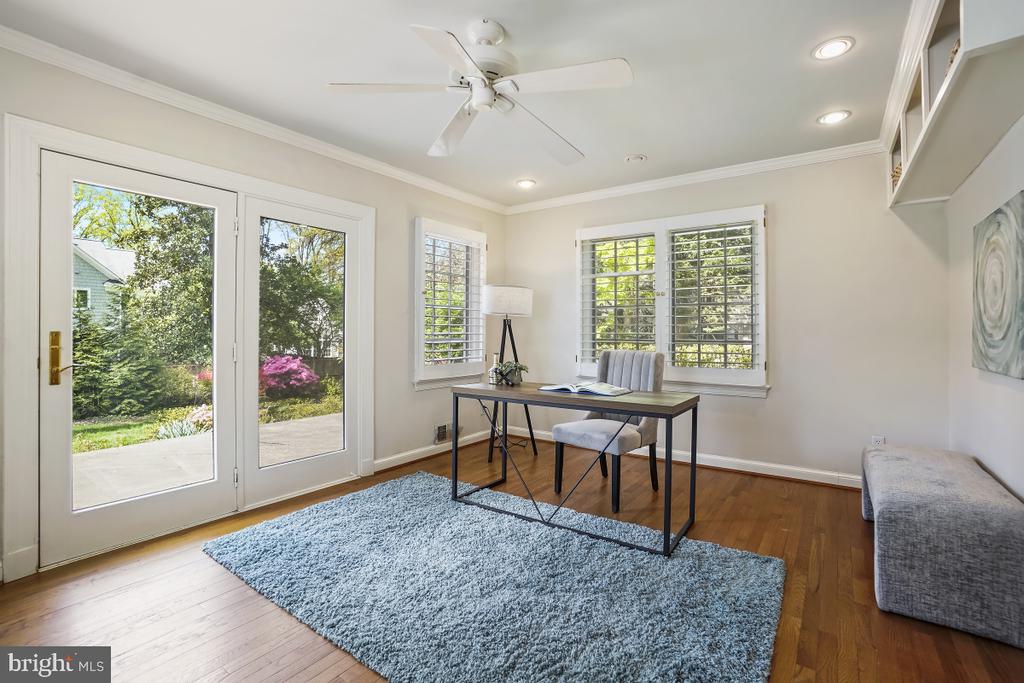 8012 HAMPDEN LANE