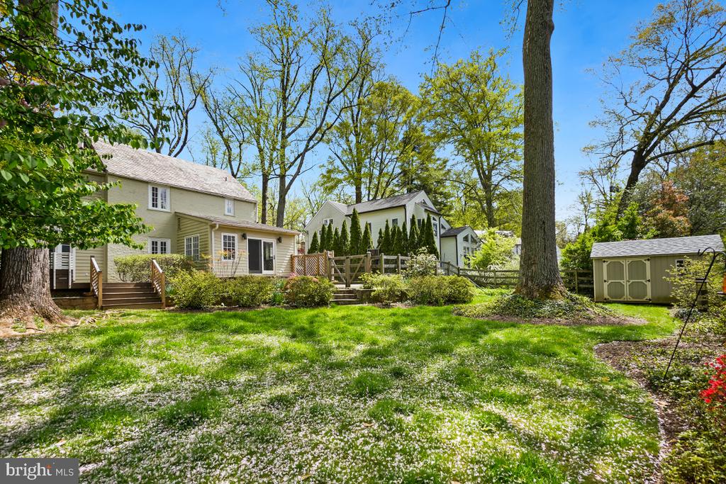 8012 HAMPDEN LANE