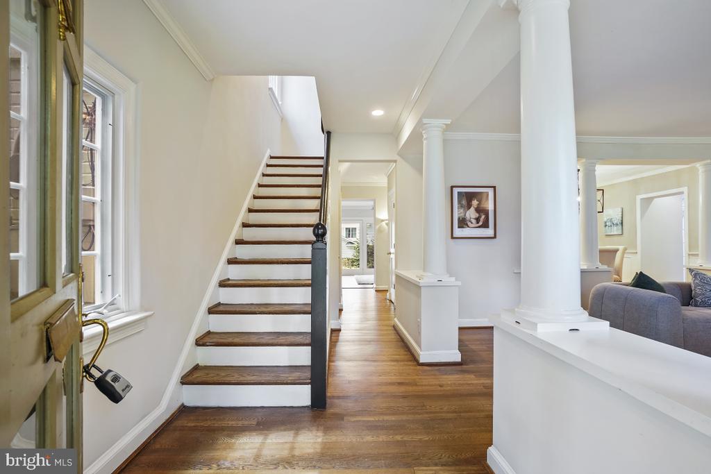 8012 HAMPDEN LANE