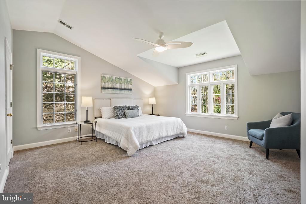 8012 HAMPDEN LANE