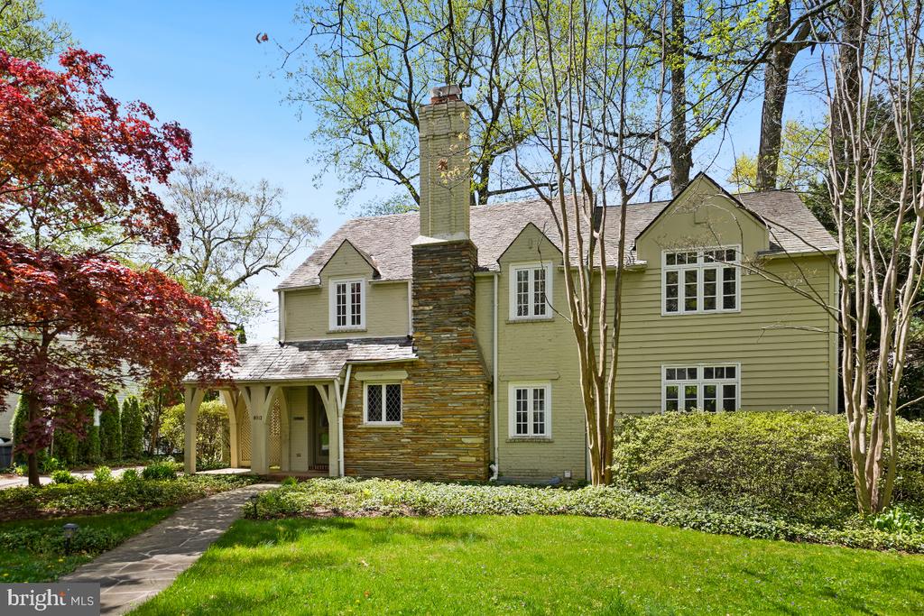 8012 HAMPDEN LANE