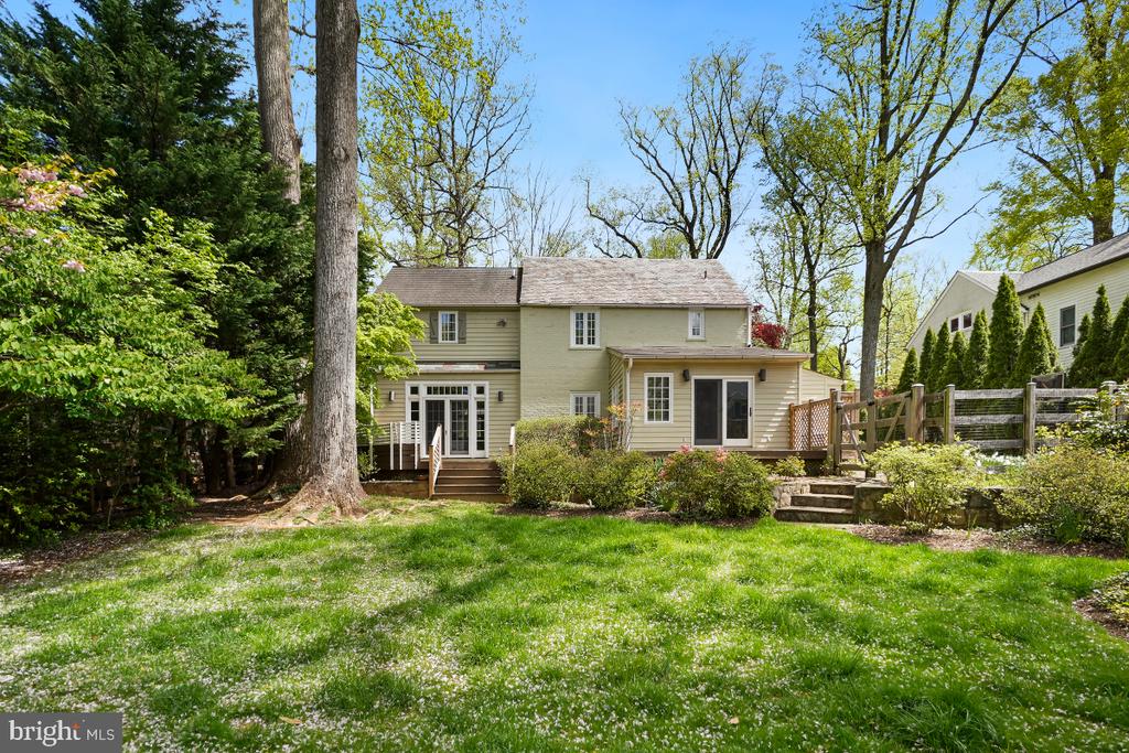 8012 HAMPDEN LANE