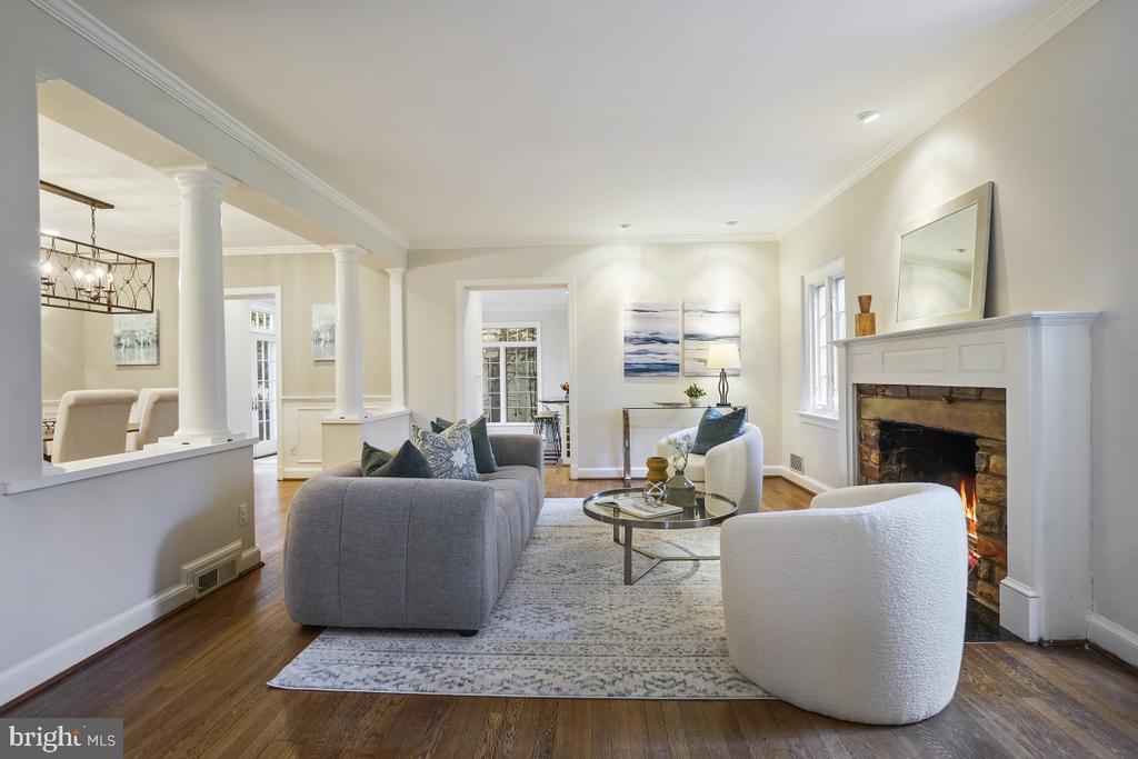 8012 HAMPDEN LANE