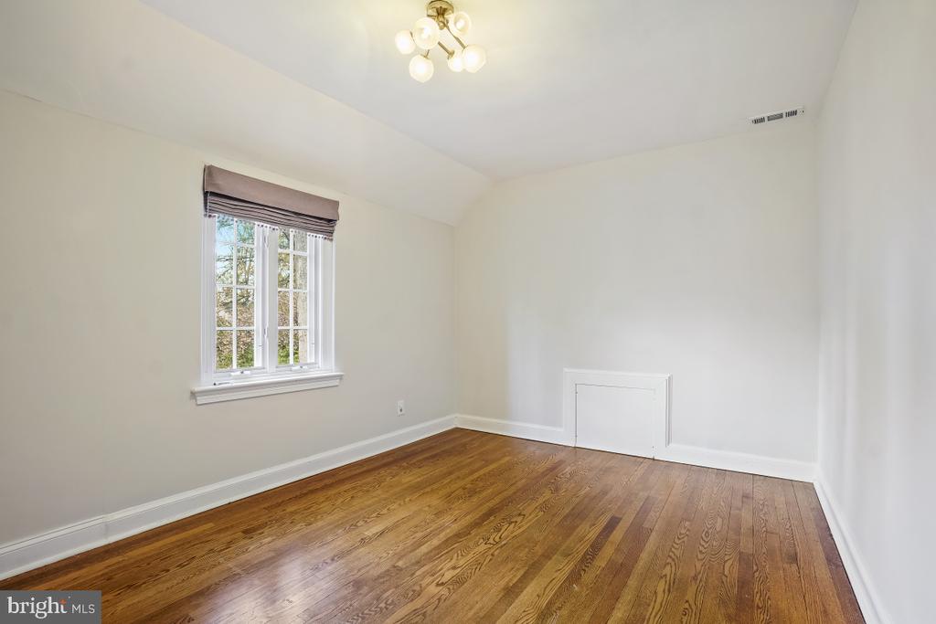 8012 HAMPDEN LANE