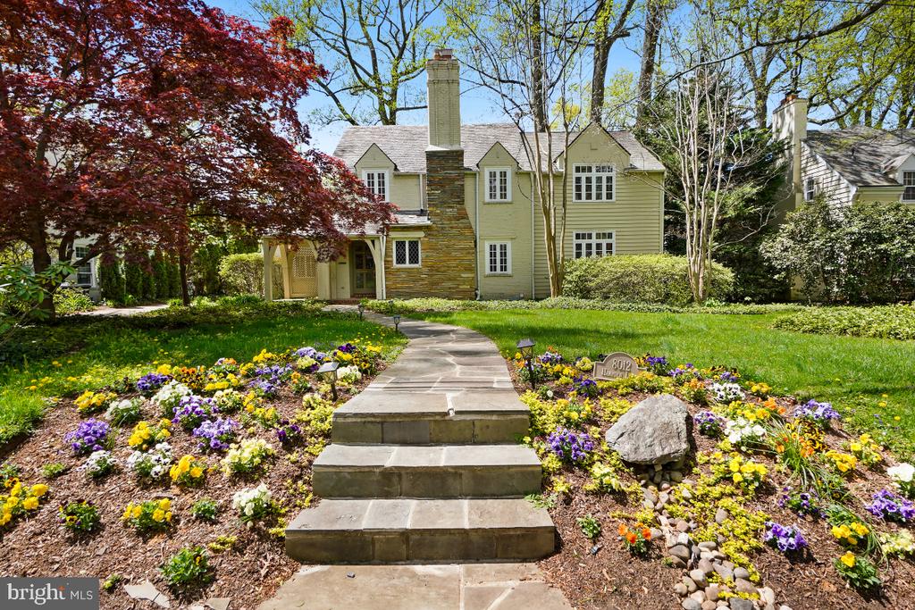 8012 HAMPDEN LANE
