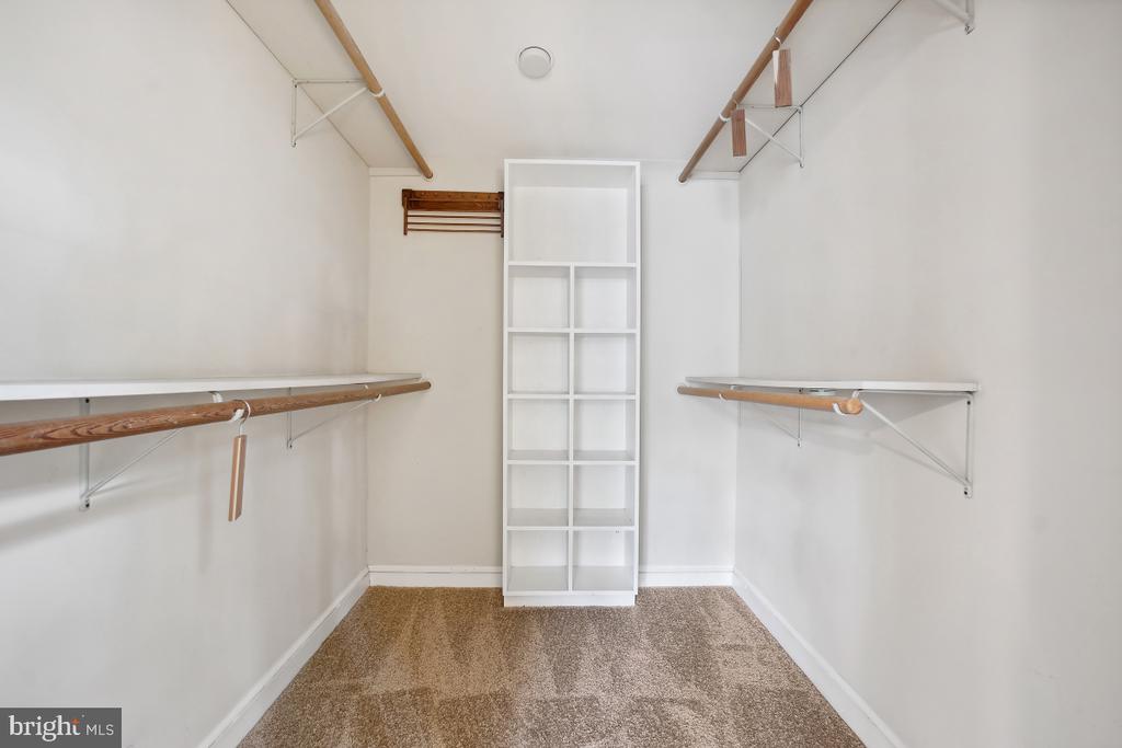 8012 HAMPDEN LANE