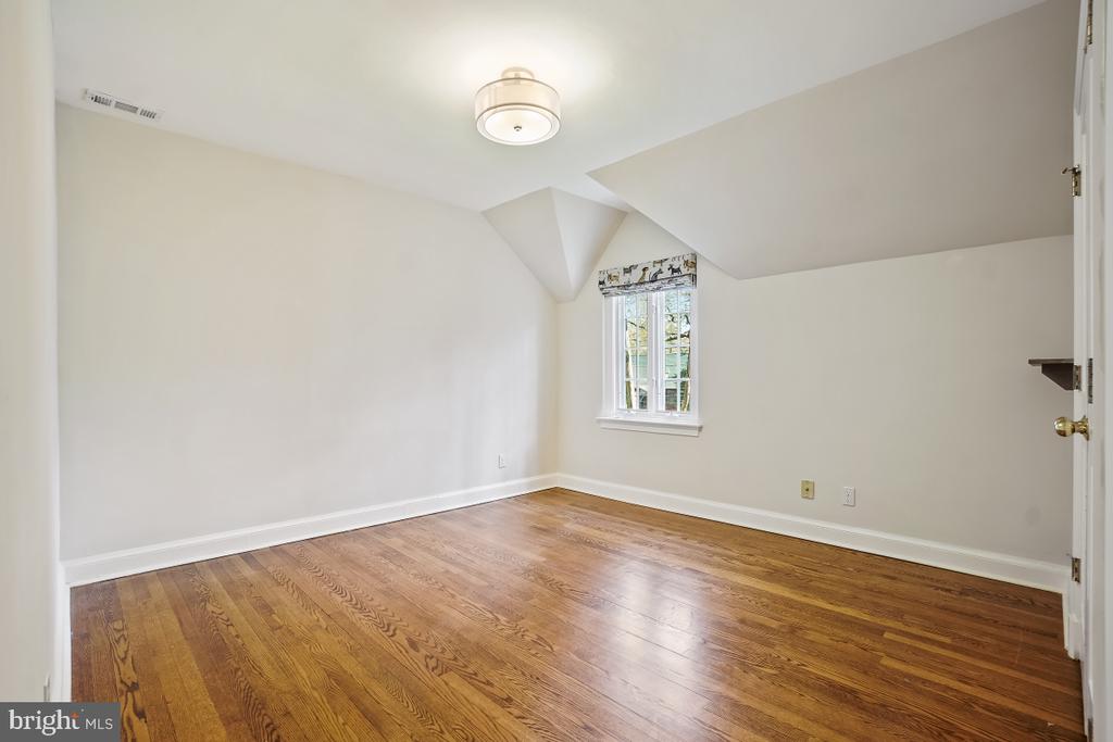 8012 HAMPDEN LANE