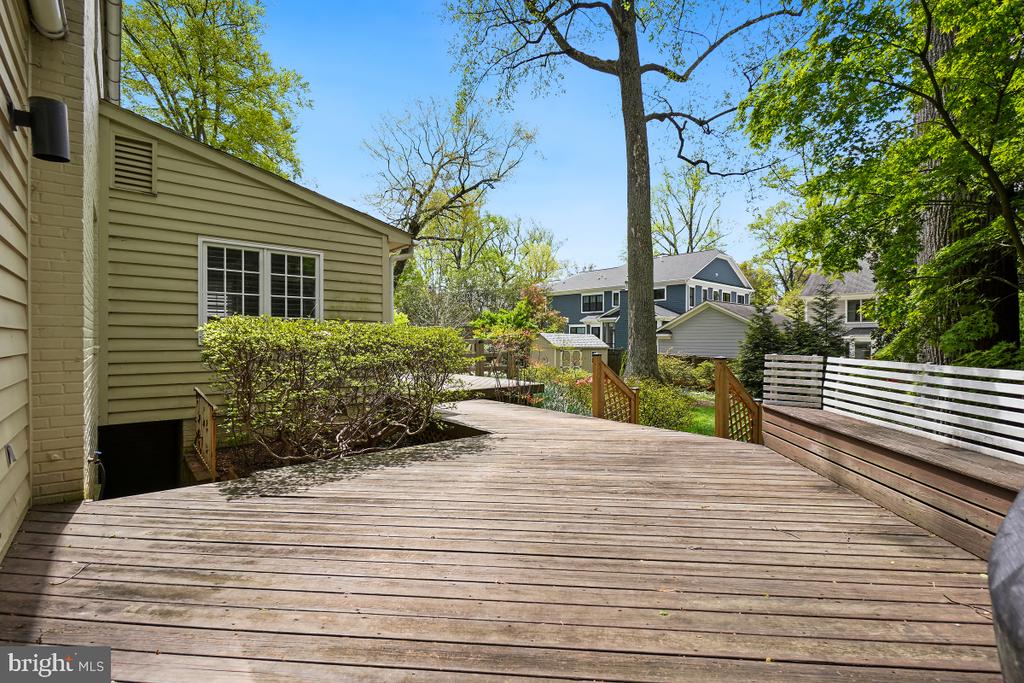 8012 HAMPDEN LANE