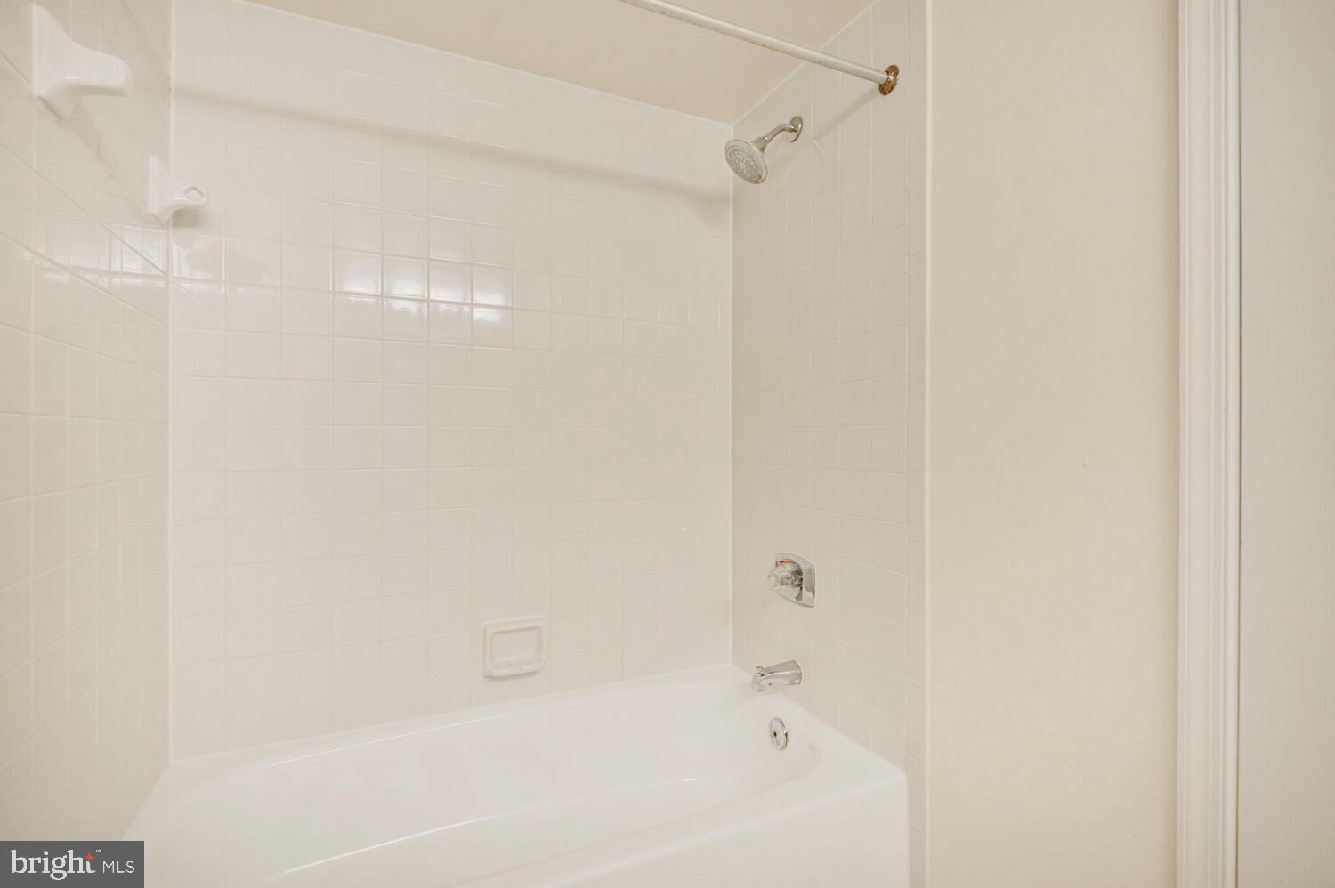 10101 GROSVENOR PLACE 1306