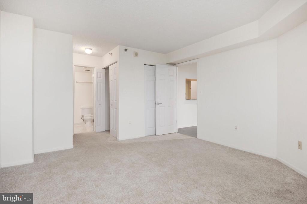 10101 GROSVENOR PLACE 1306