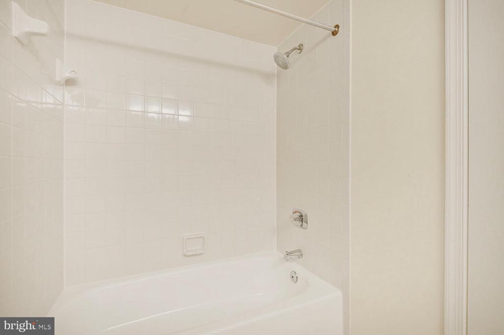 10101 GROSVENOR PLACE 1306