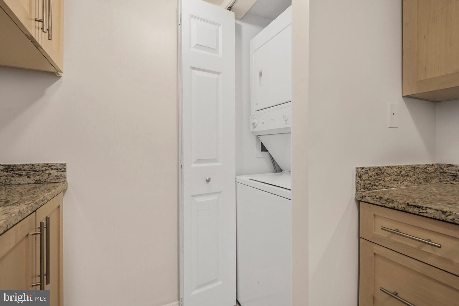 10101 GROSVENOR PLACE 1306