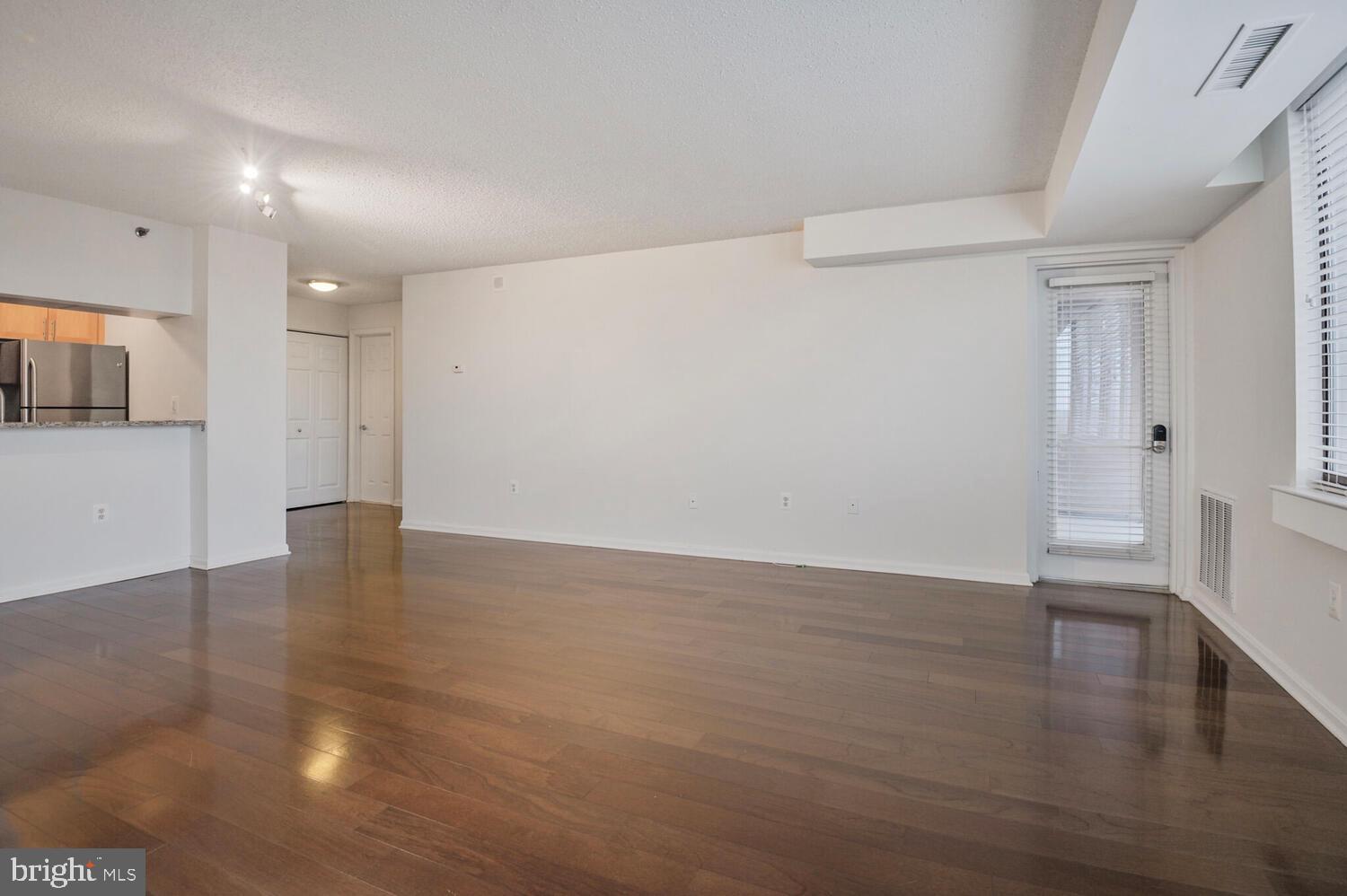 10101 GROSVENOR PLACE 1306