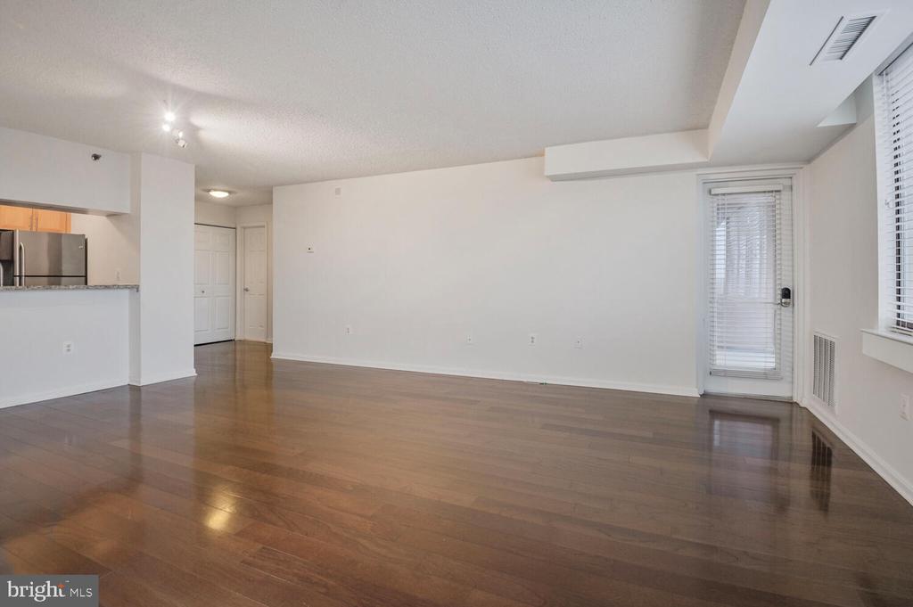 10101 GROSVENOR PLACE 1306