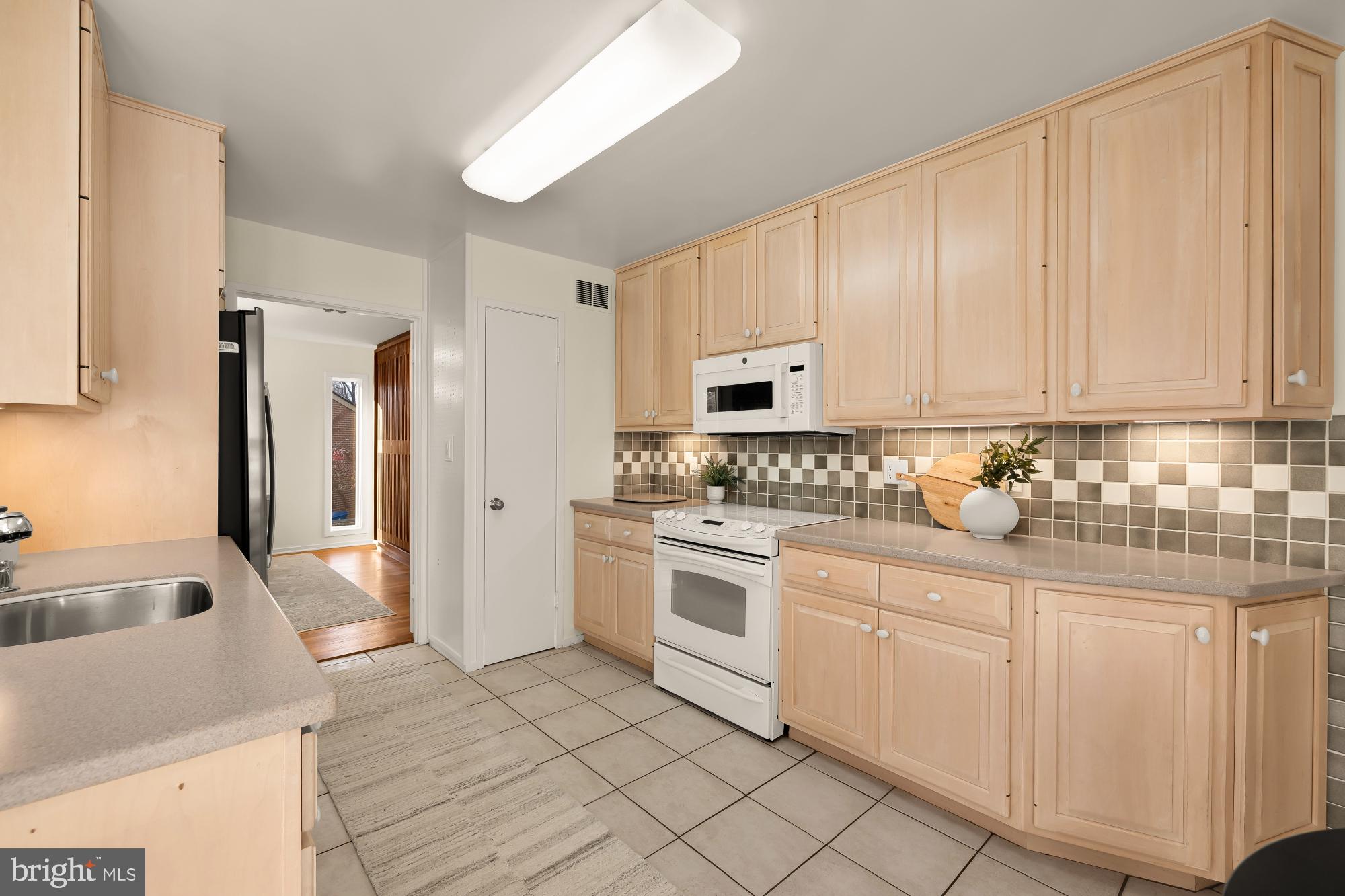 8809 HIDDEN HILL LANE