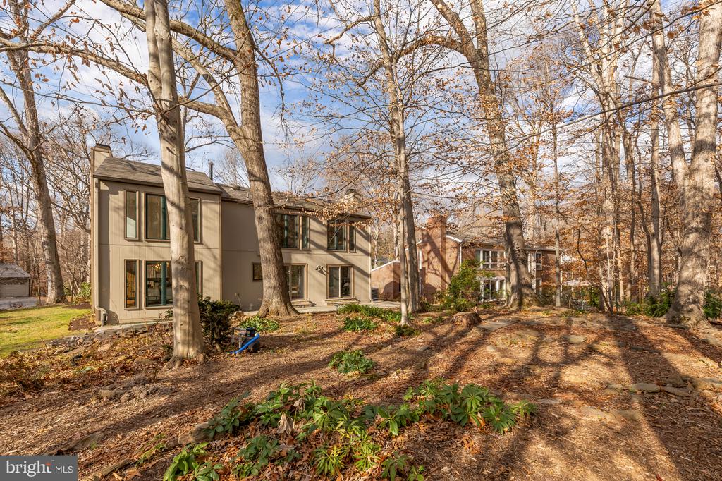 8809 HIDDEN HILL LANE