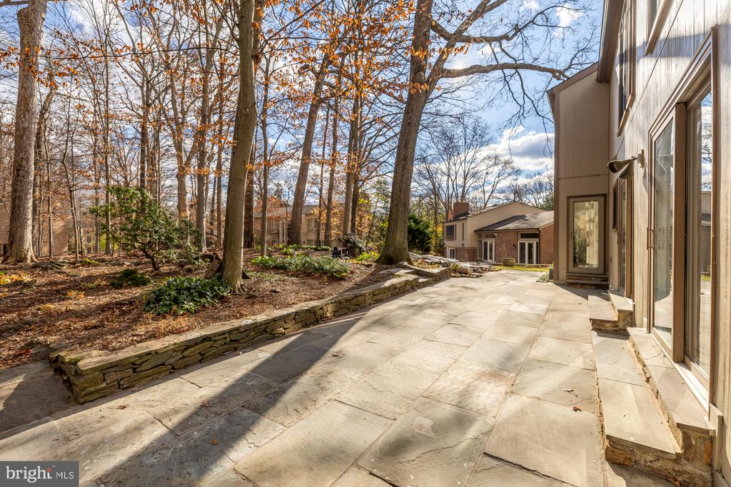 8809 HIDDEN HILL LANE