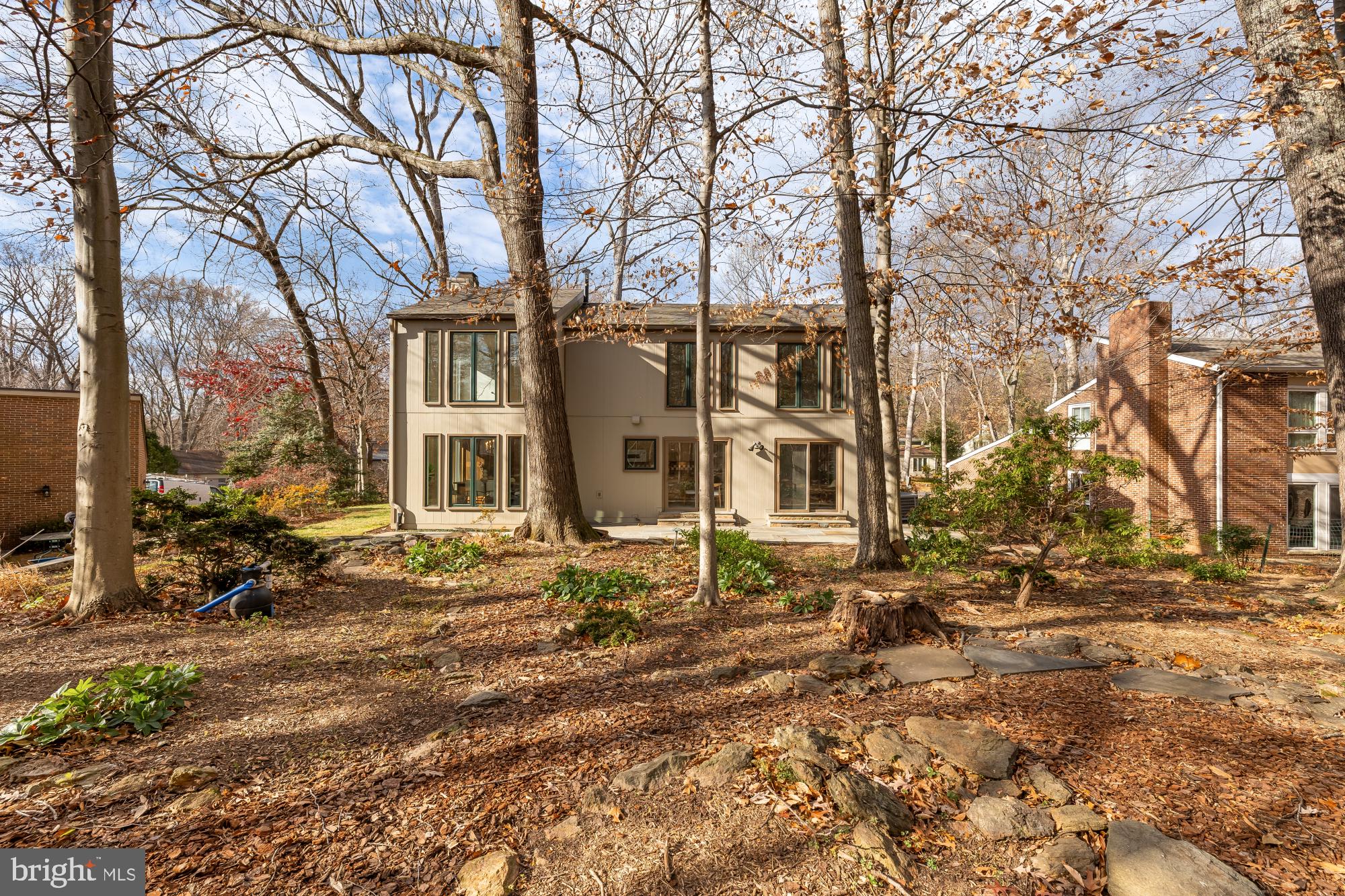 8809 HIDDEN HILL LANE