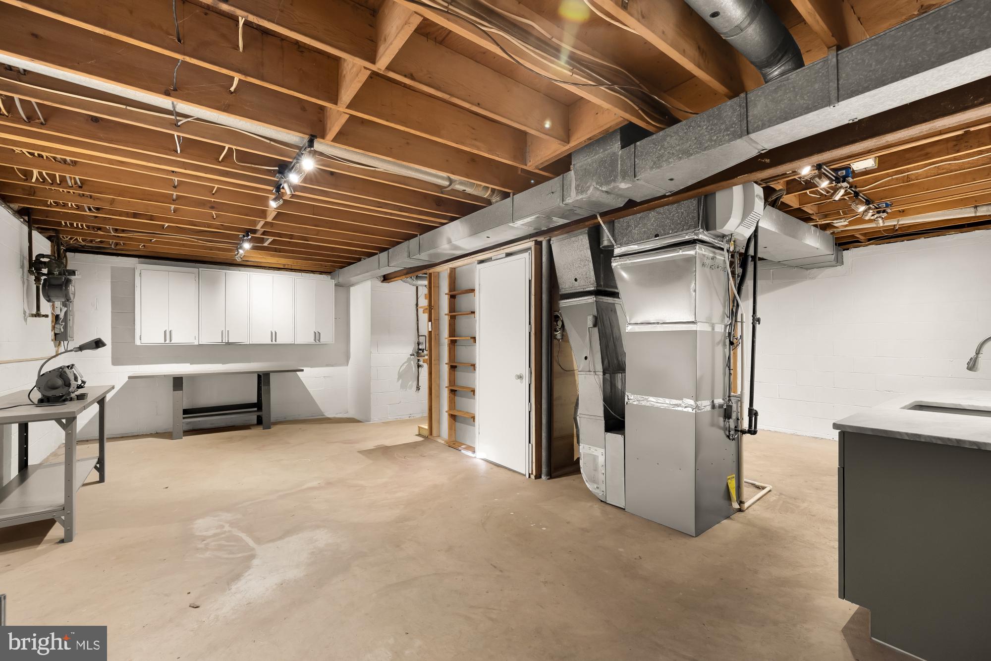 8809 HIDDEN HILL LANE