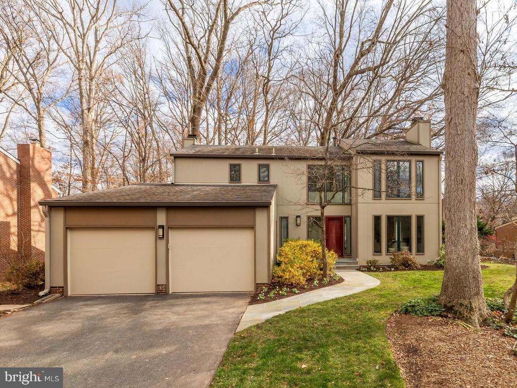 8809 HIDDEN HILL LANE