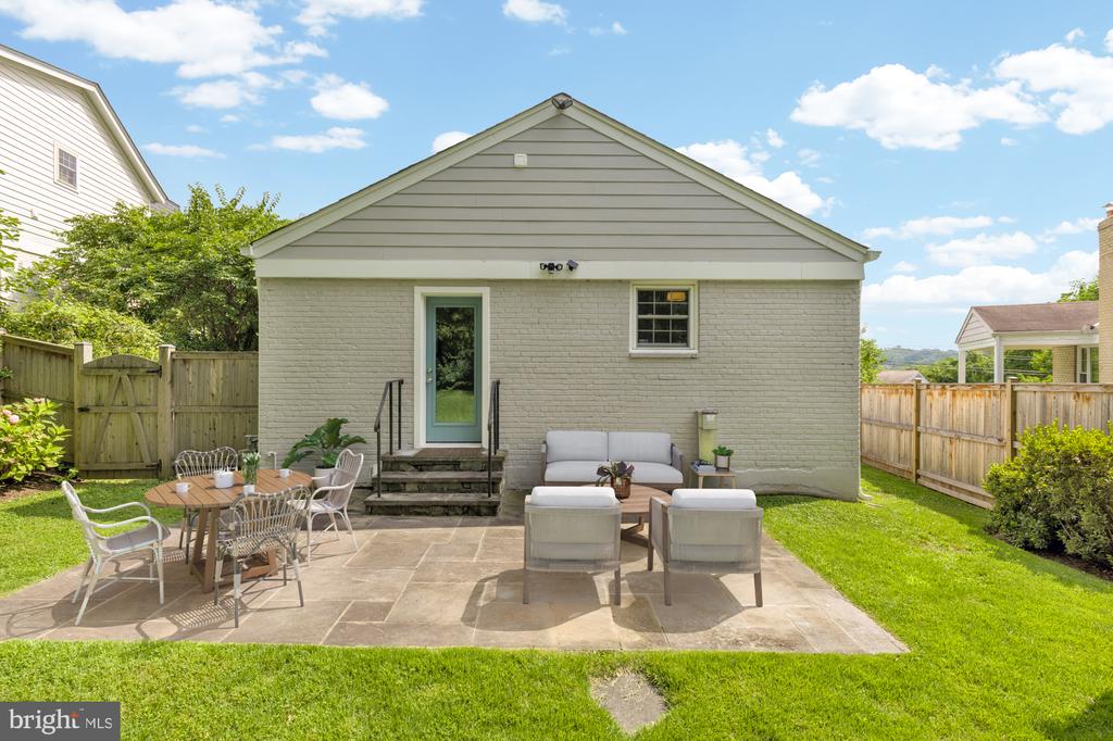 2611 ROSS ROAD