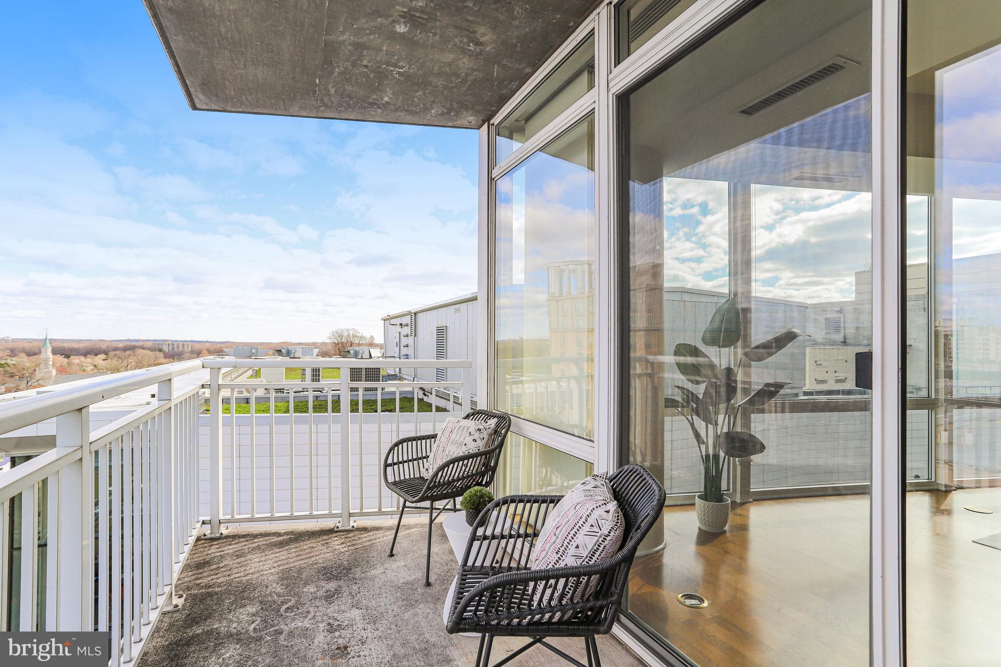 930 WAYNE AVENUE 1009