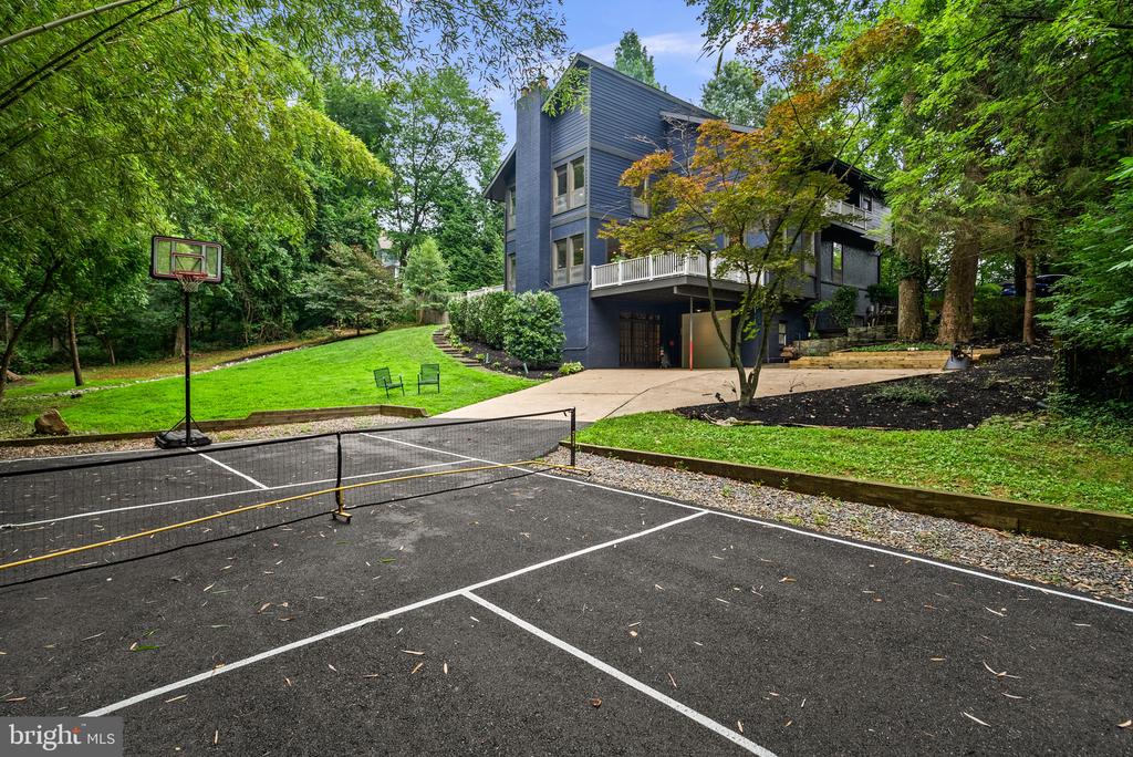 8025 RIVERSIDE DRIVE
