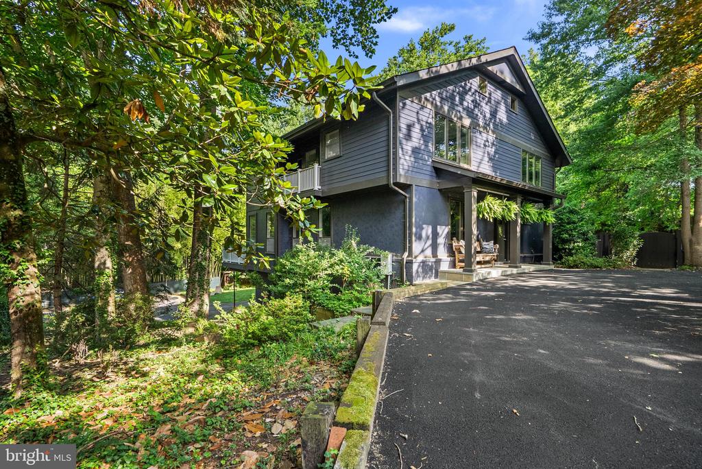 8025 RIVERSIDE DRIVE
