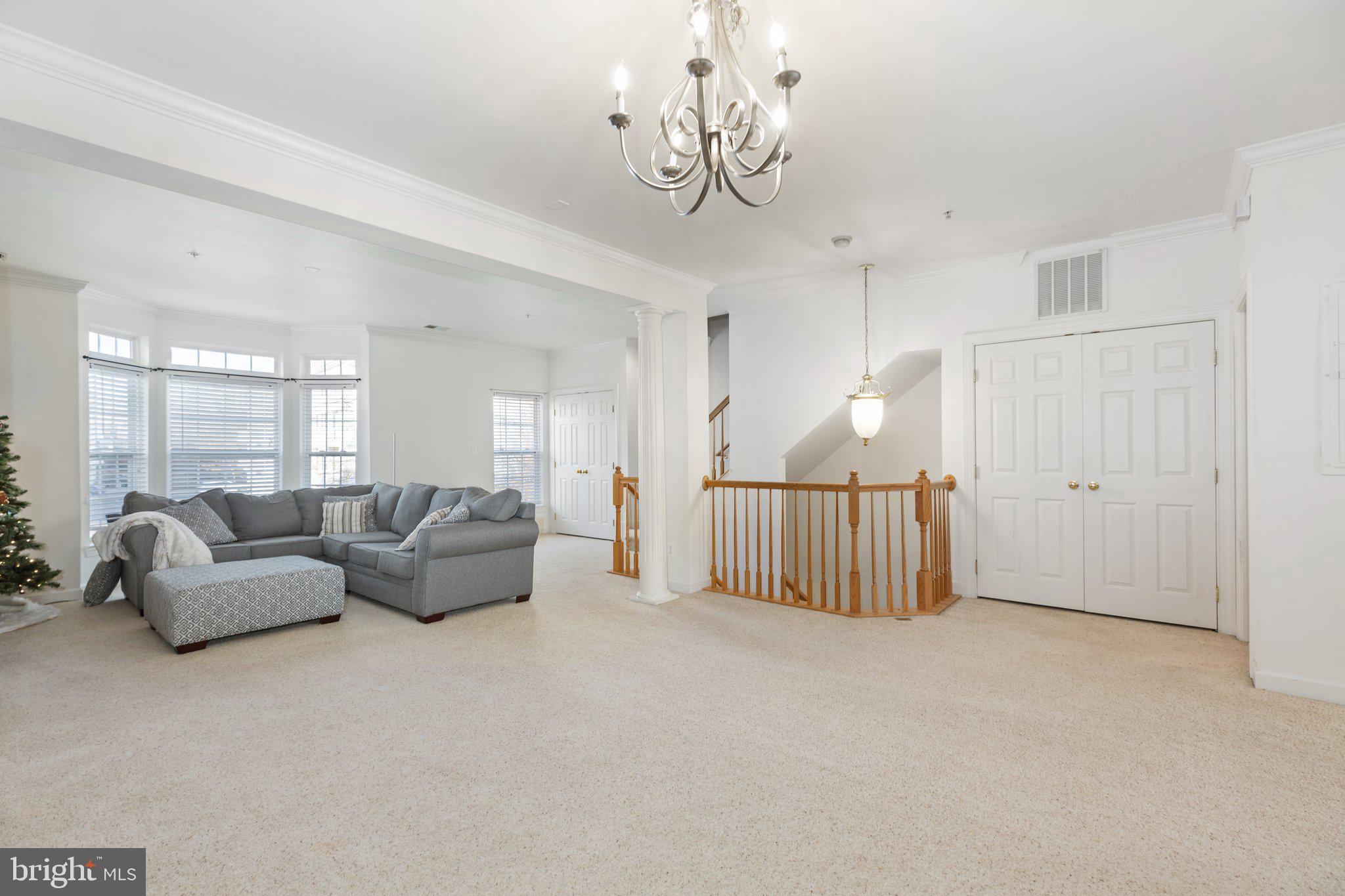 2492 Eastbourne DRIVE