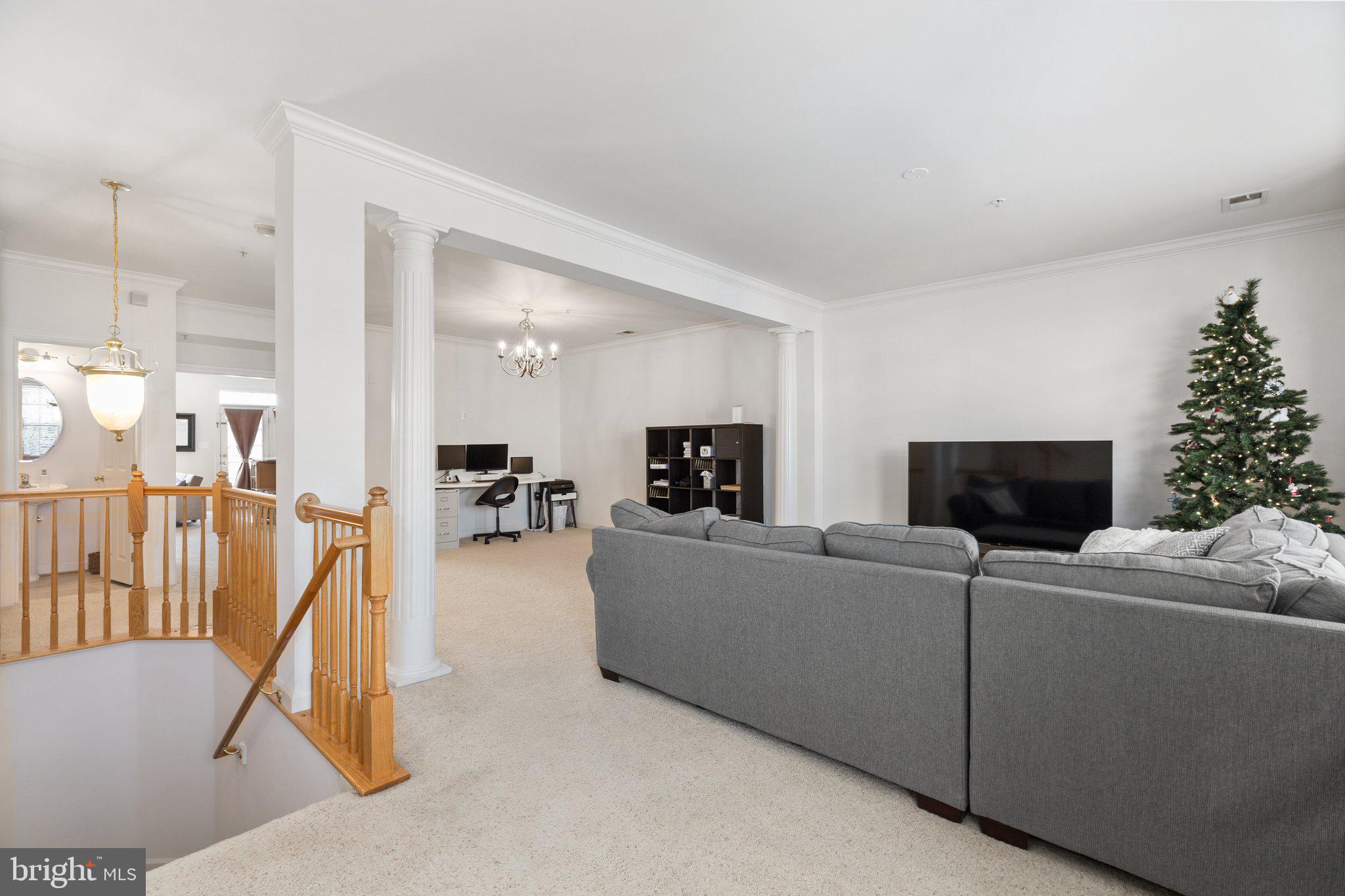 2492 Eastbourne DRIVE