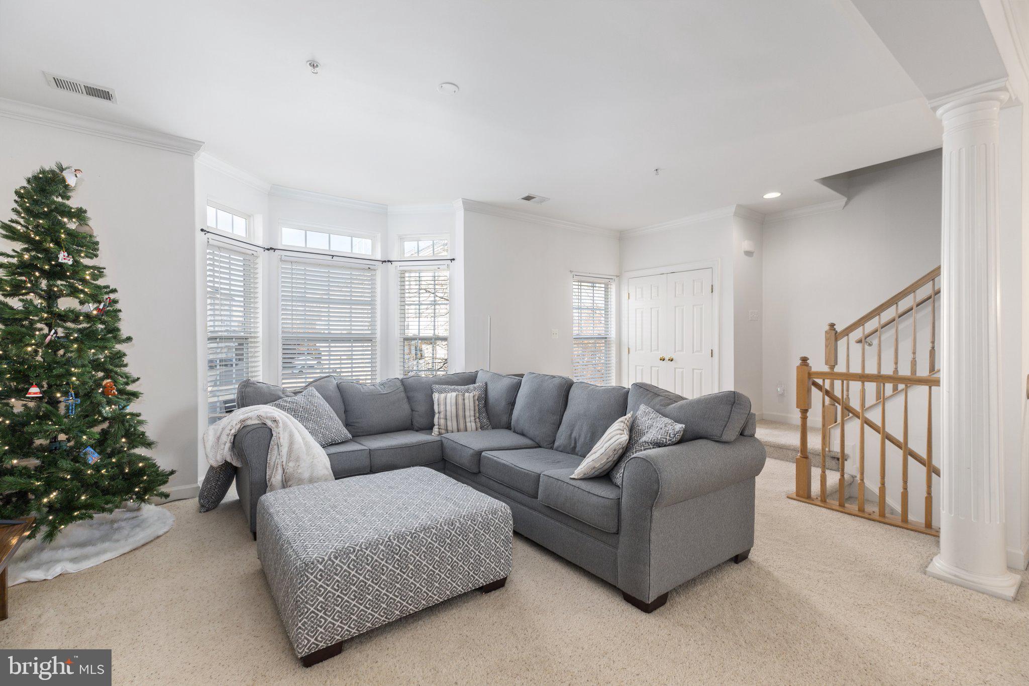 2492 Eastbourne DRIVE