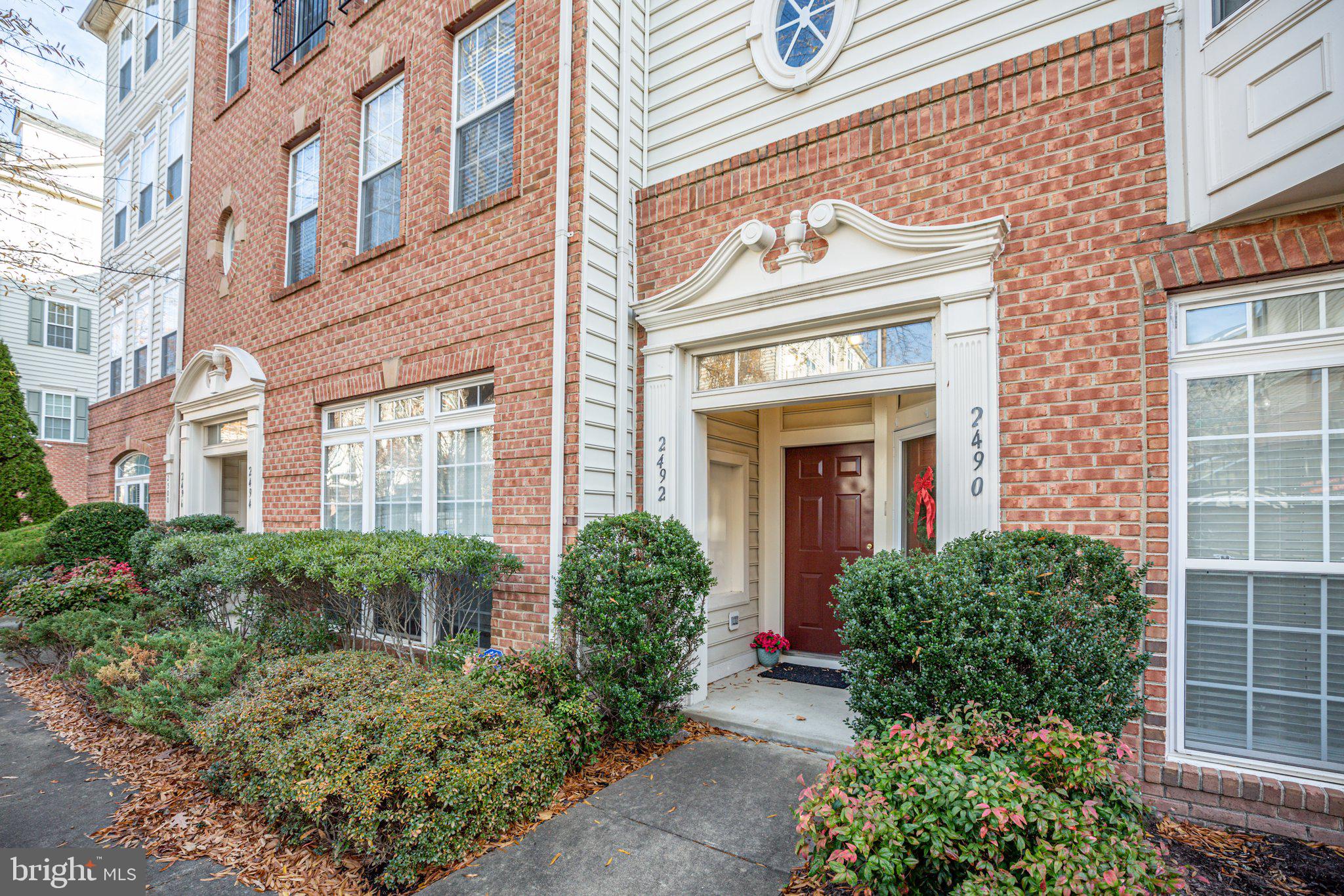 2492 Eastbourne DRIVE