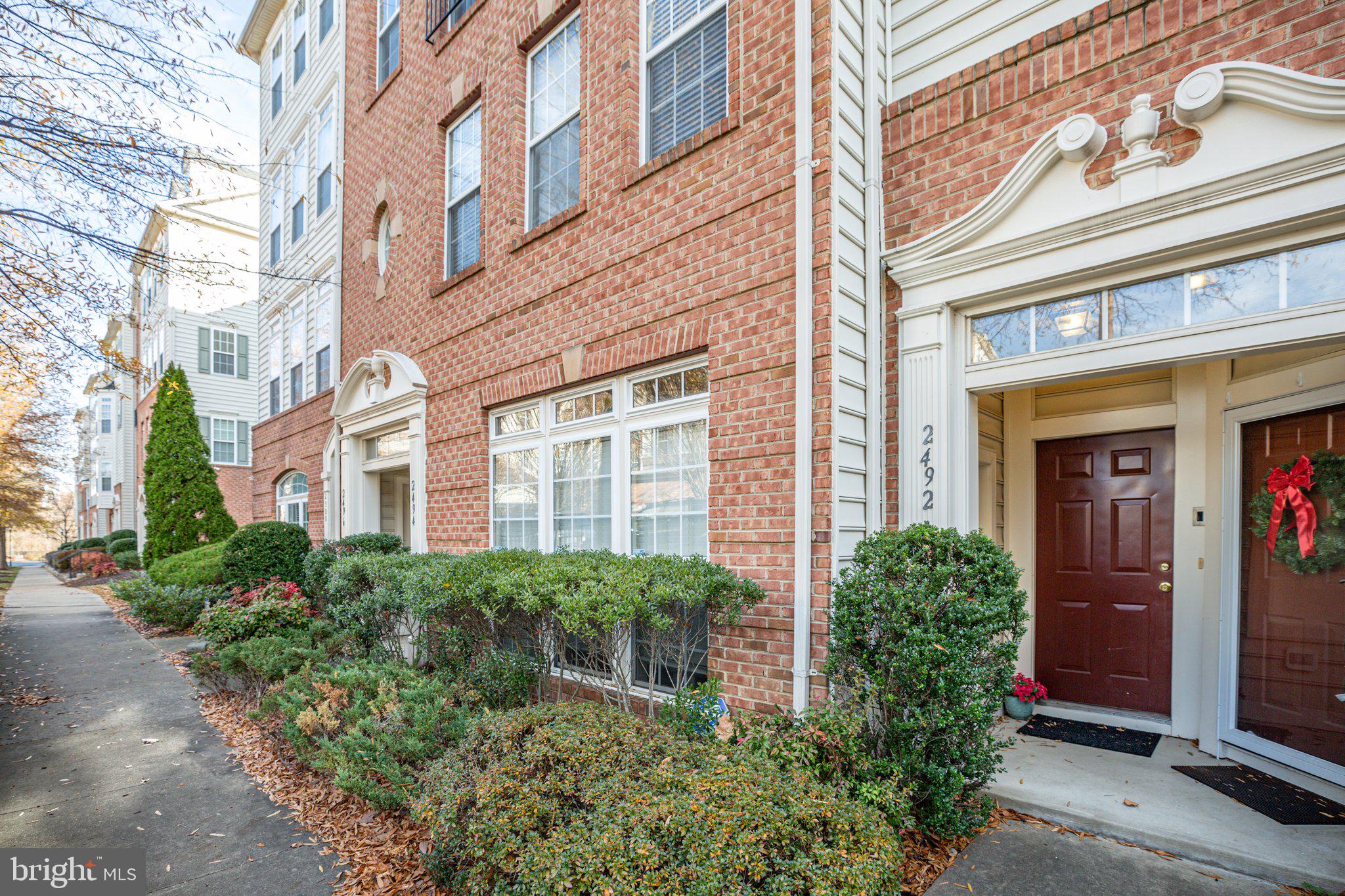 2492 Eastbourne DRIVE