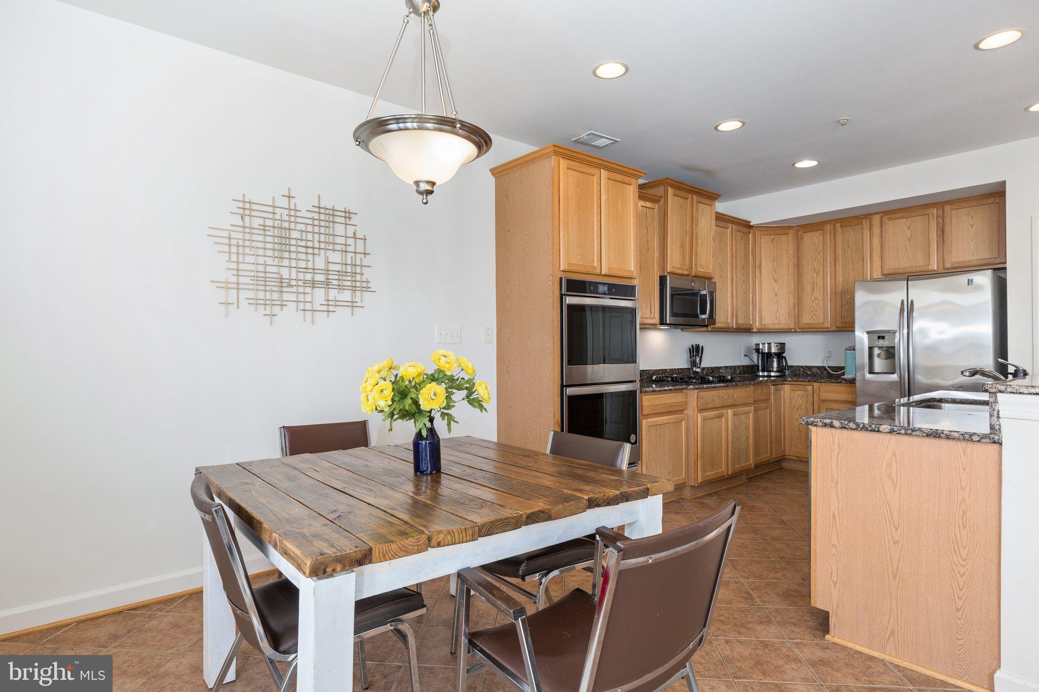 2492 Eastbourne DRIVE