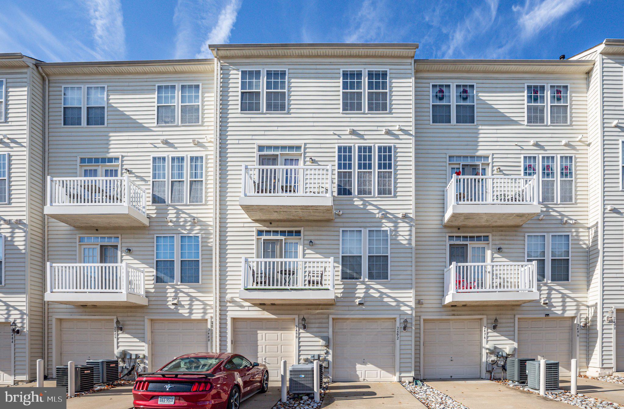 2492 Eastbourne DRIVE