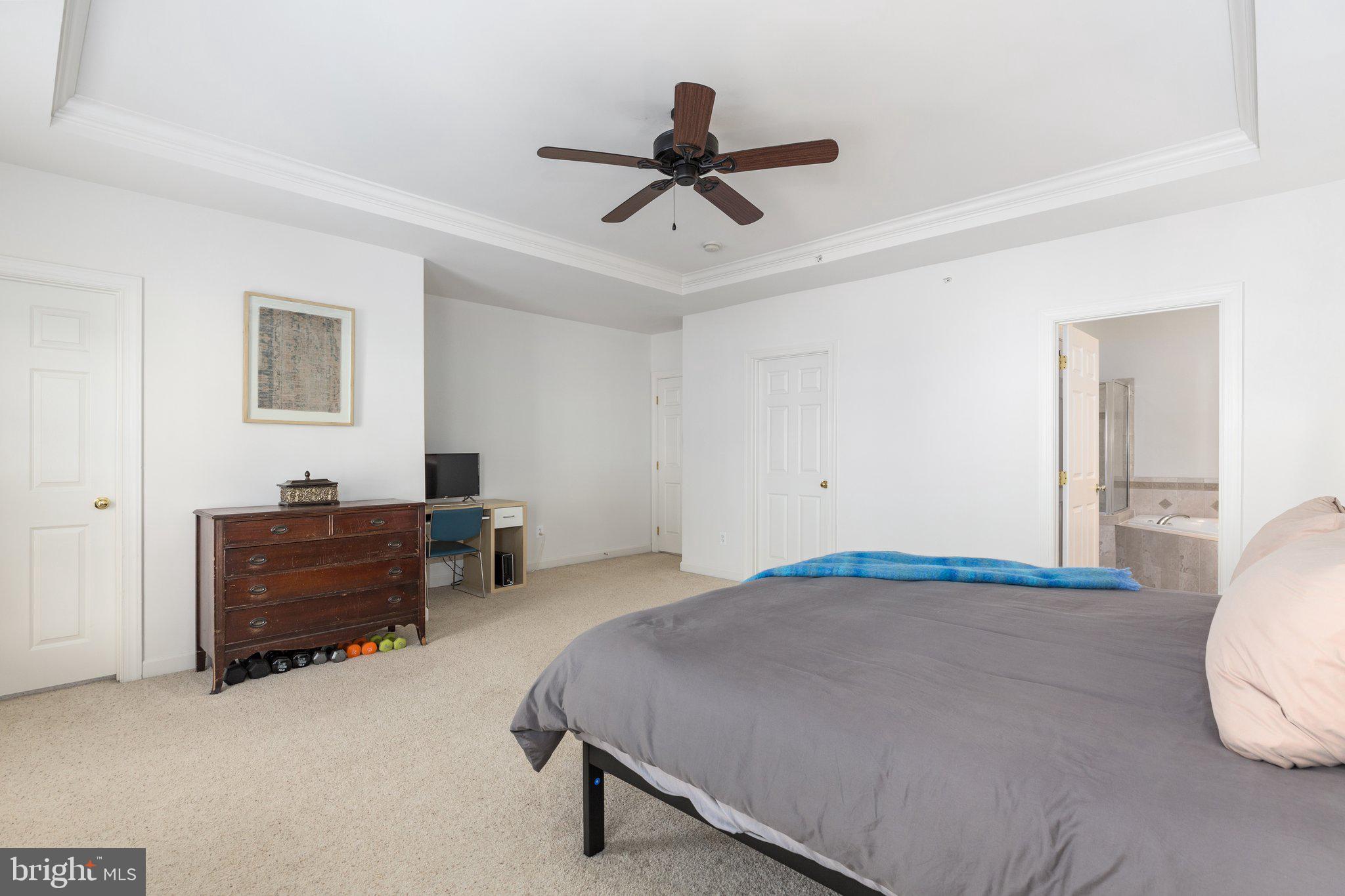 2492 Eastbourne DRIVE