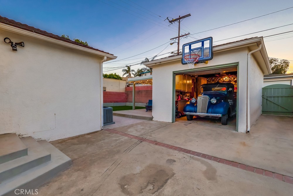 1917 S Walker Avenue