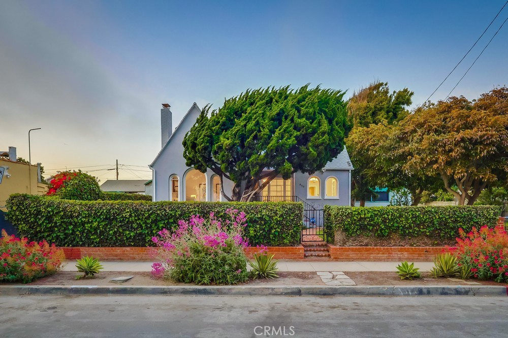 690 W Paseo Del Mar