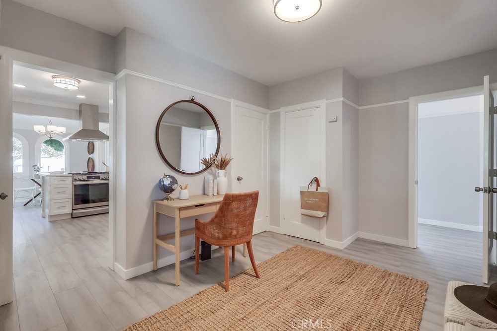 690 W Paseo Del Mar